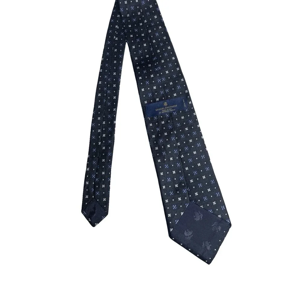 Brooks Brothers made in the USA Navy Blue 100% Silk Tie Blue and white Classic
